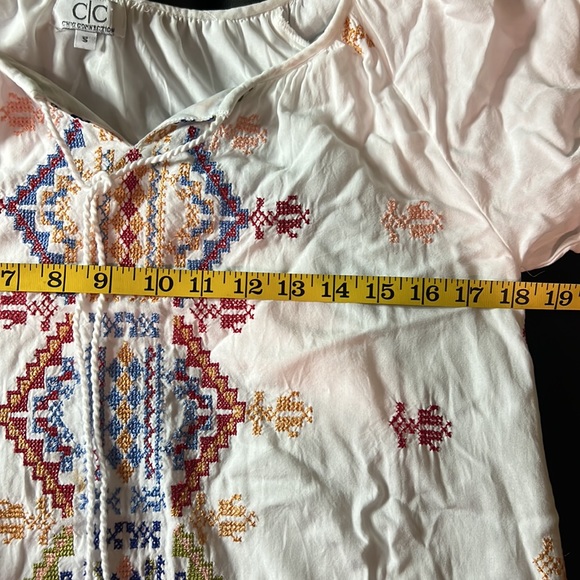 Chic Connection White Dress W/Multi color Embroidery, Womens S/P pre owned - Picture 8 of 9